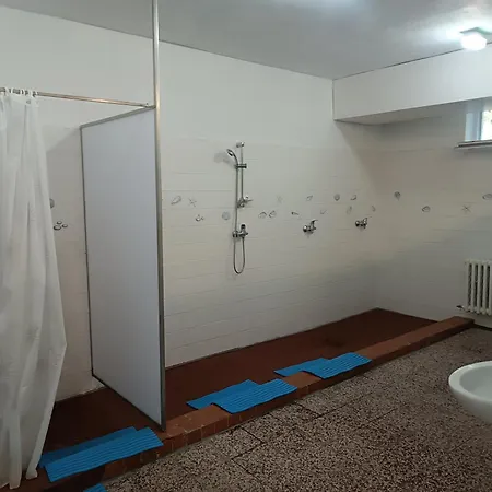 Na Borovej Sihoti - Spolocne Wc A Sprchy Kamp alanı